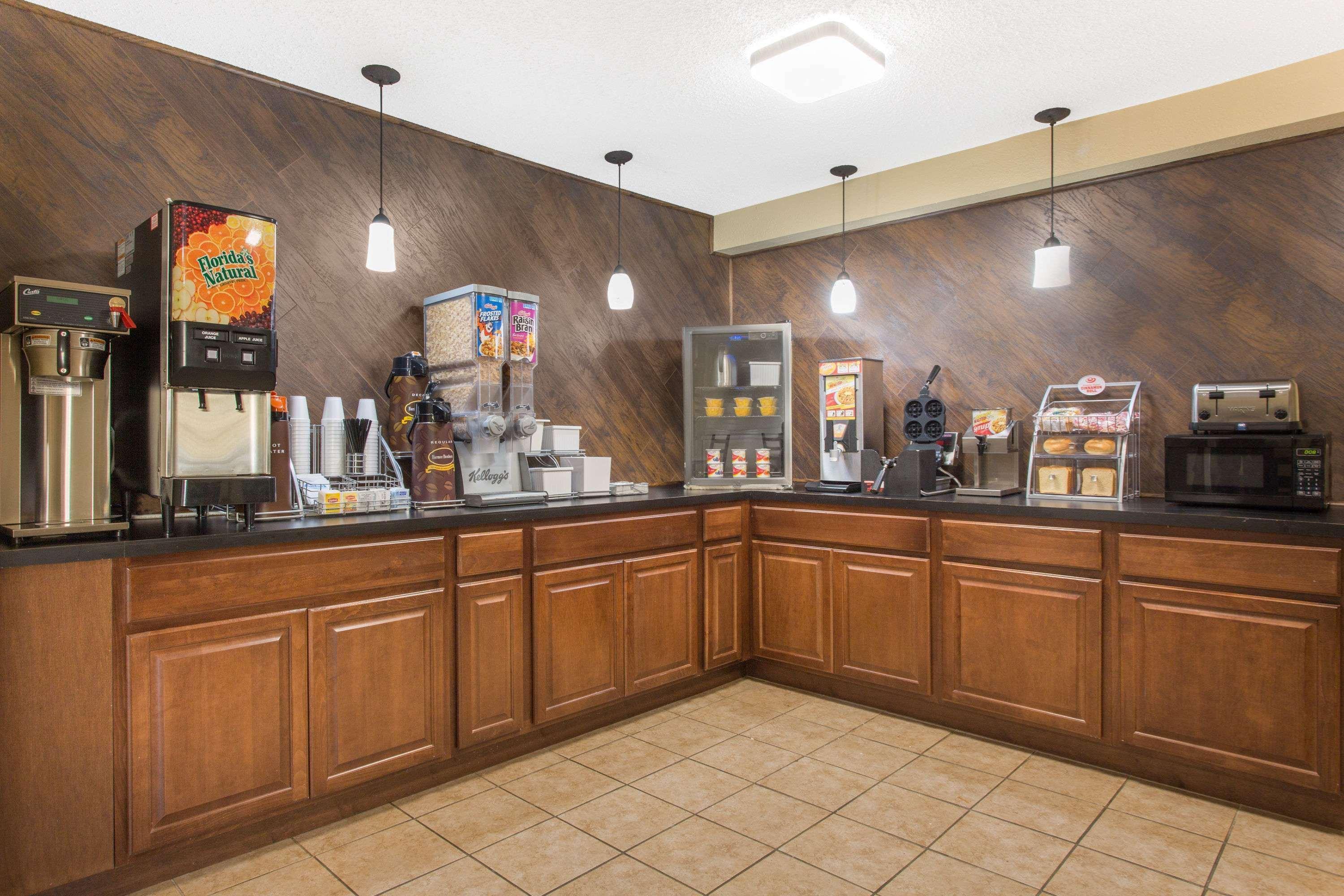 Hotel Super 8 By Wyndham Columbus Airport Exterior foto